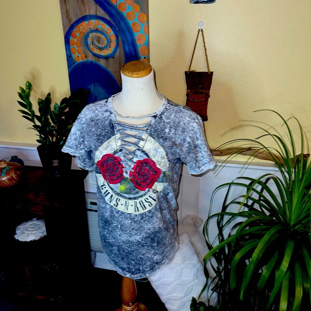 Cute Band tshirt. GNR